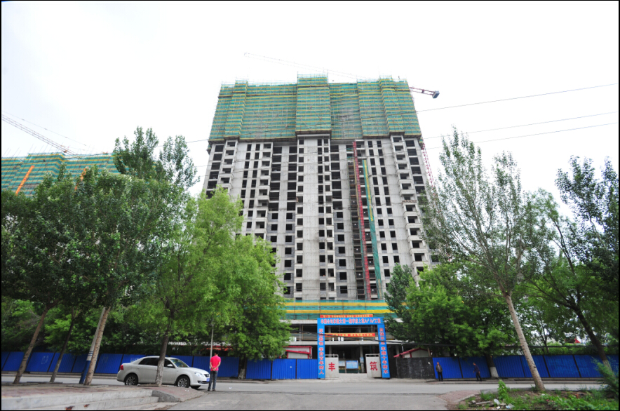 6.施工中學(xué)府上苑工程.JPG